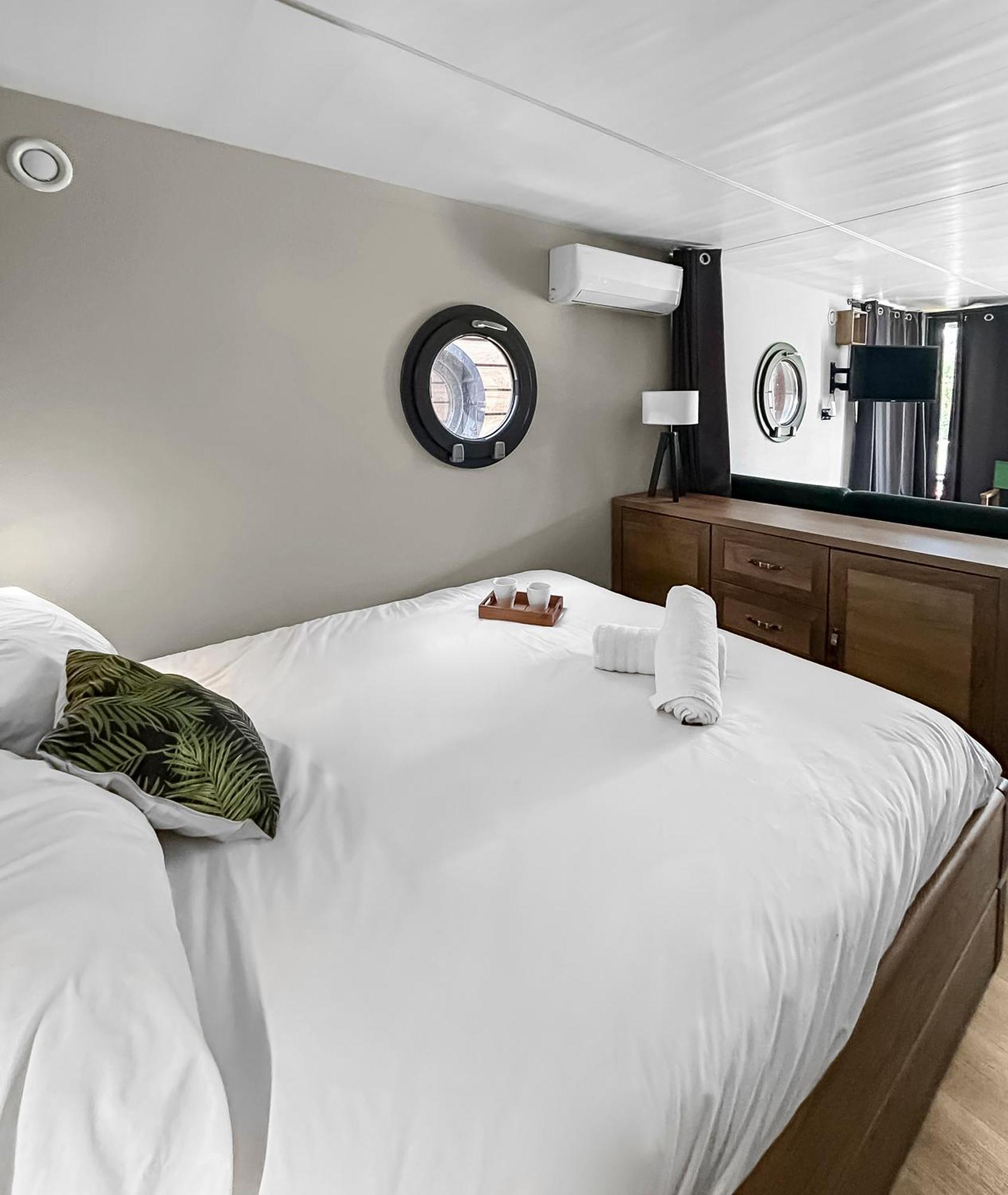 Sejour Unique Sur Un Bateau "Marius" Hotel Vauvert Eksteriør billede