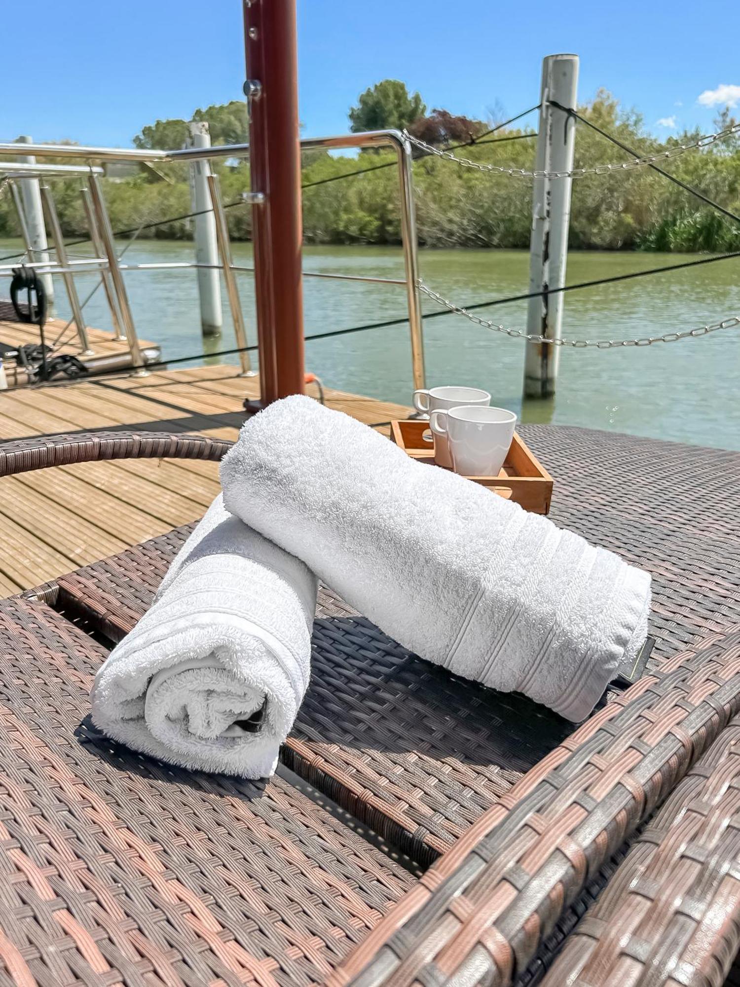 Sejour Unique Sur Un Bateau "Marius" Hotel Vauvert Eksteriør billede