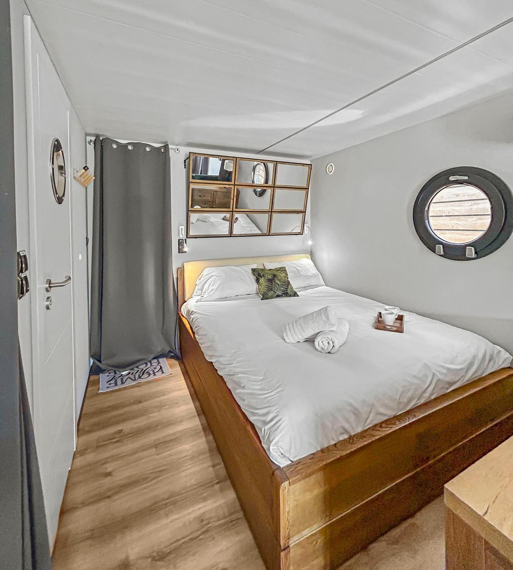 Sejour Unique Sur Un Bateau "Marius" Hotel Vauvert Eksteriør billede