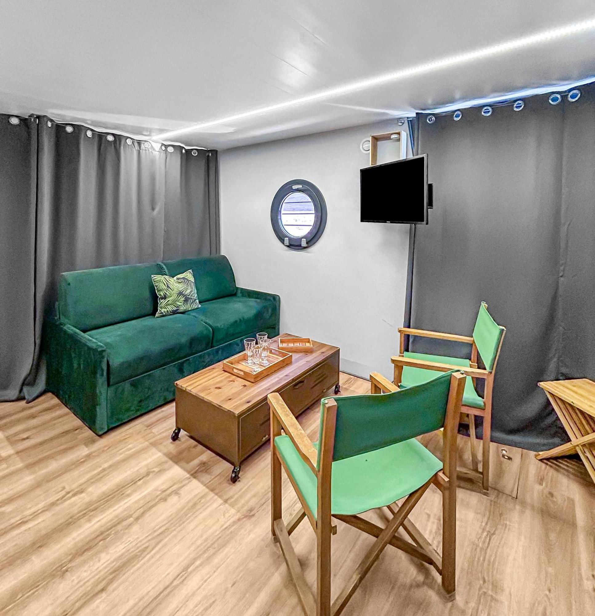 Sejour Unique Sur Un Bateau "Marius" Hotel Vauvert Eksteriør billede